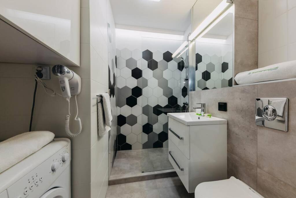 4Eco Apart Charm Grzybowska City Center Warsaw Exterior photo